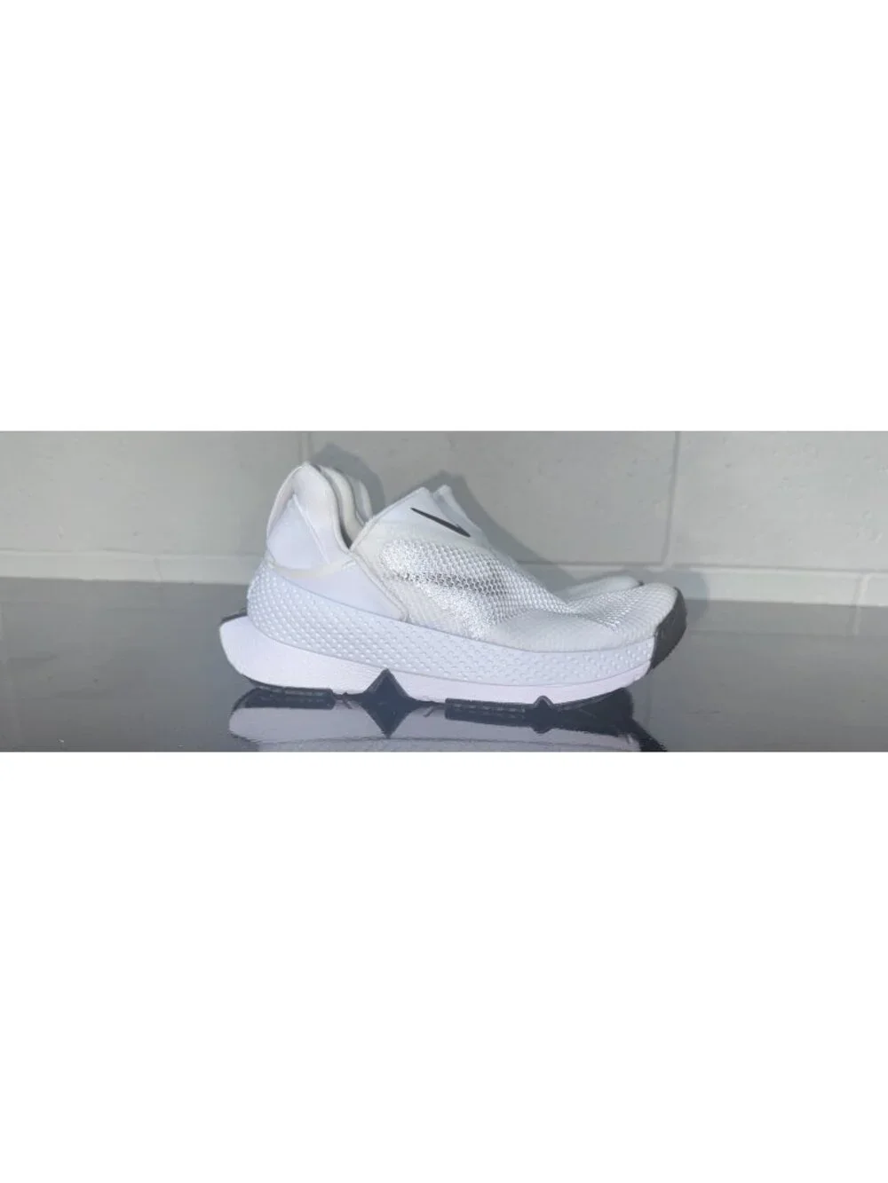 Nike Go FlyEase Womens Athletic Easy On/Off Shoes Sneakers Size 5.5 White Black